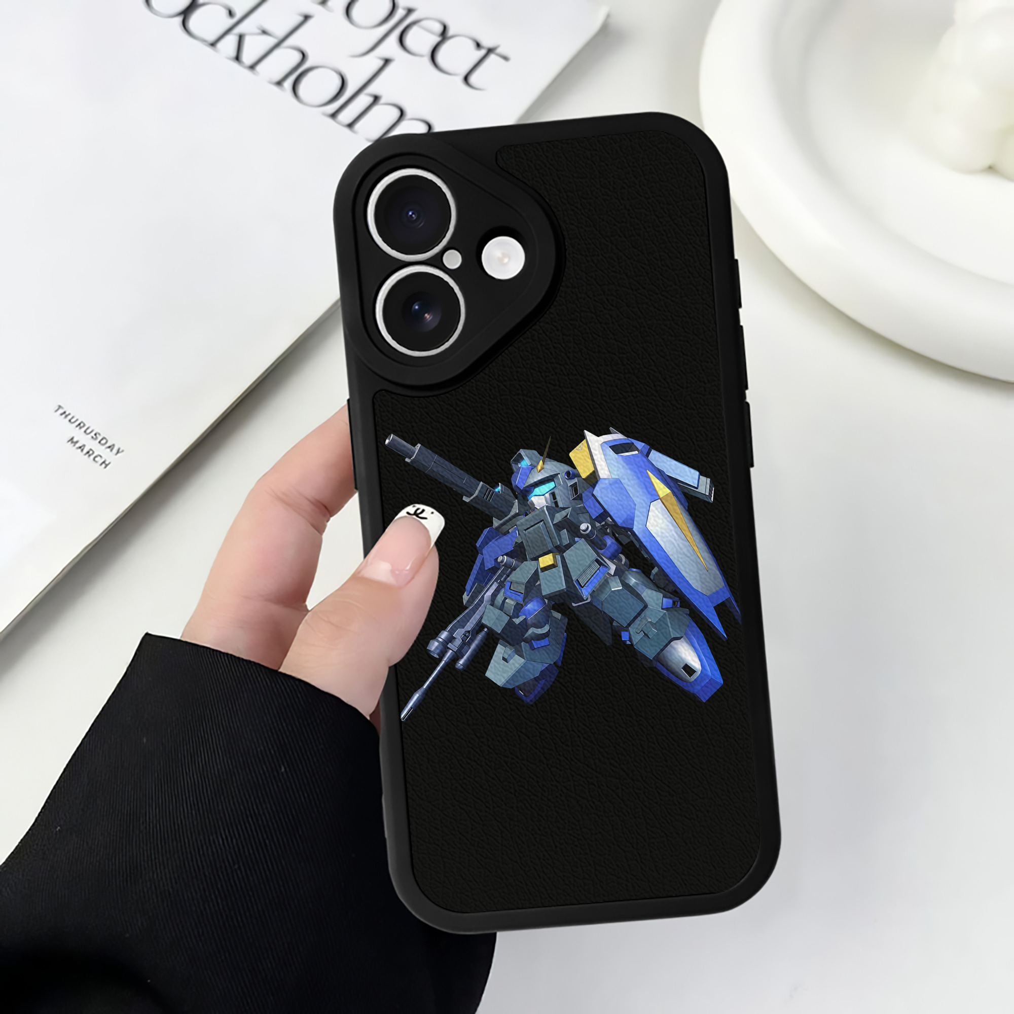 （画像用） 機動戦士ガンダム Mobile Suit Gundam 【iPhone 16シリーズ対応】シリコンスマホケース（レザー調） 材質：シリコン